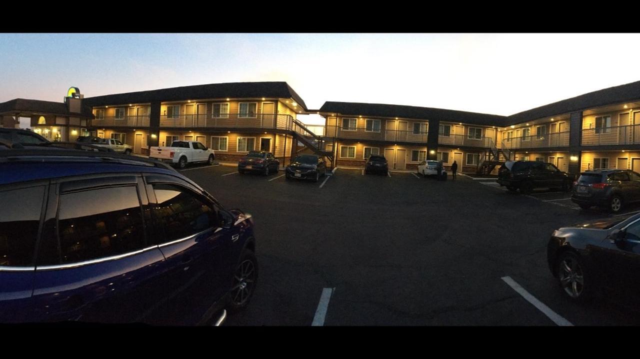 Days Inn By Wyndham Newport Or Bagian luar foto