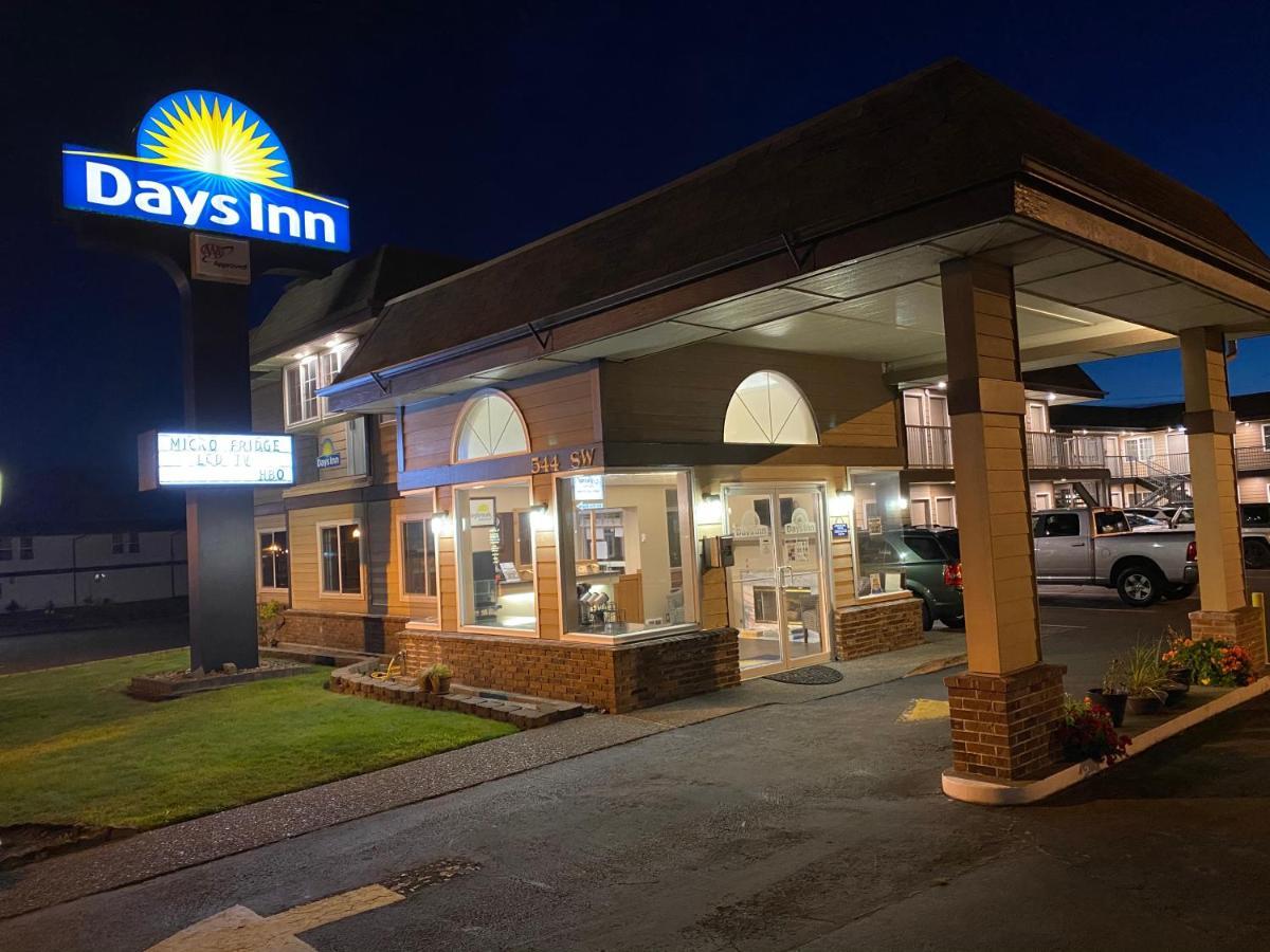 Days Inn By Wyndham Newport Or Bagian luar foto