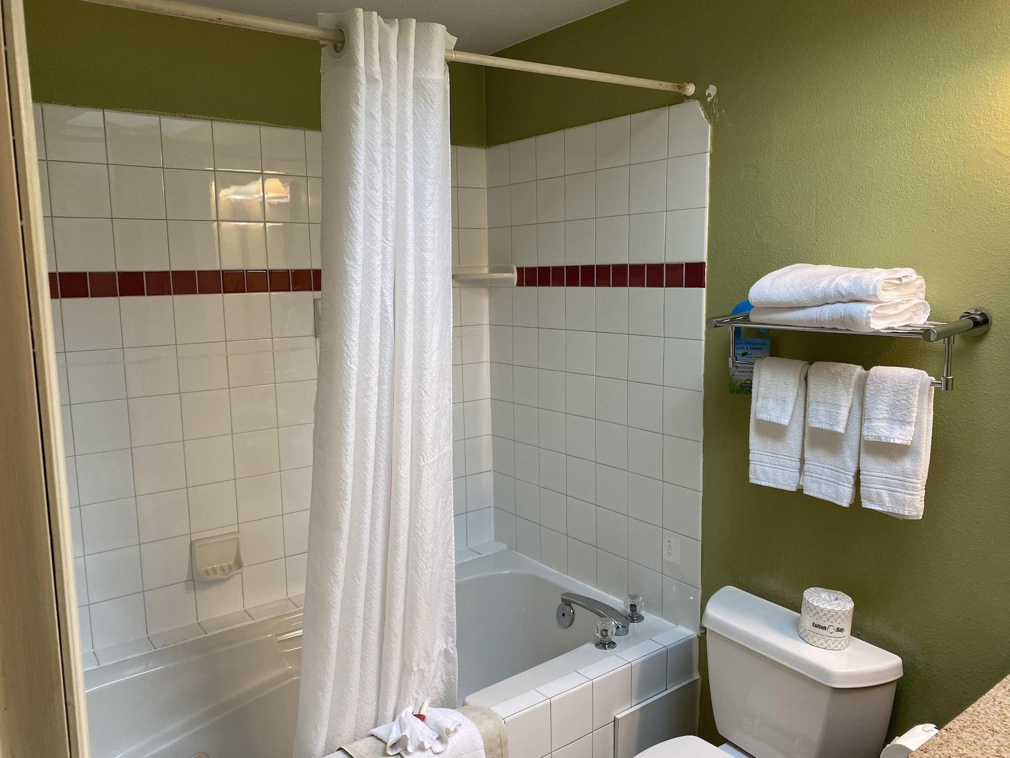 Days Inn By Wyndham Newport Or Bagian luar foto