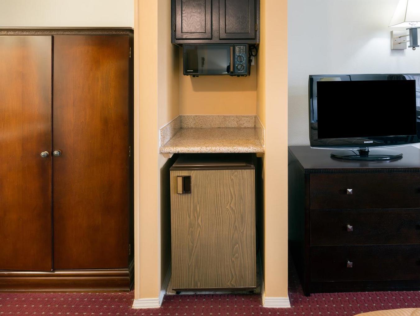Days Inn By Wyndham Newport Or Bagian luar foto
