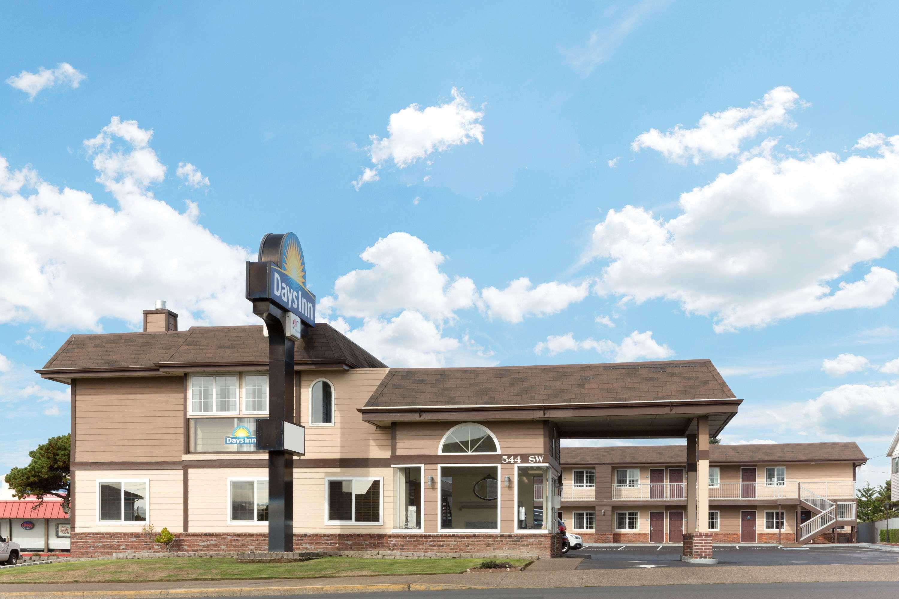 Days Inn By Wyndham Newport Or Bagian luar foto