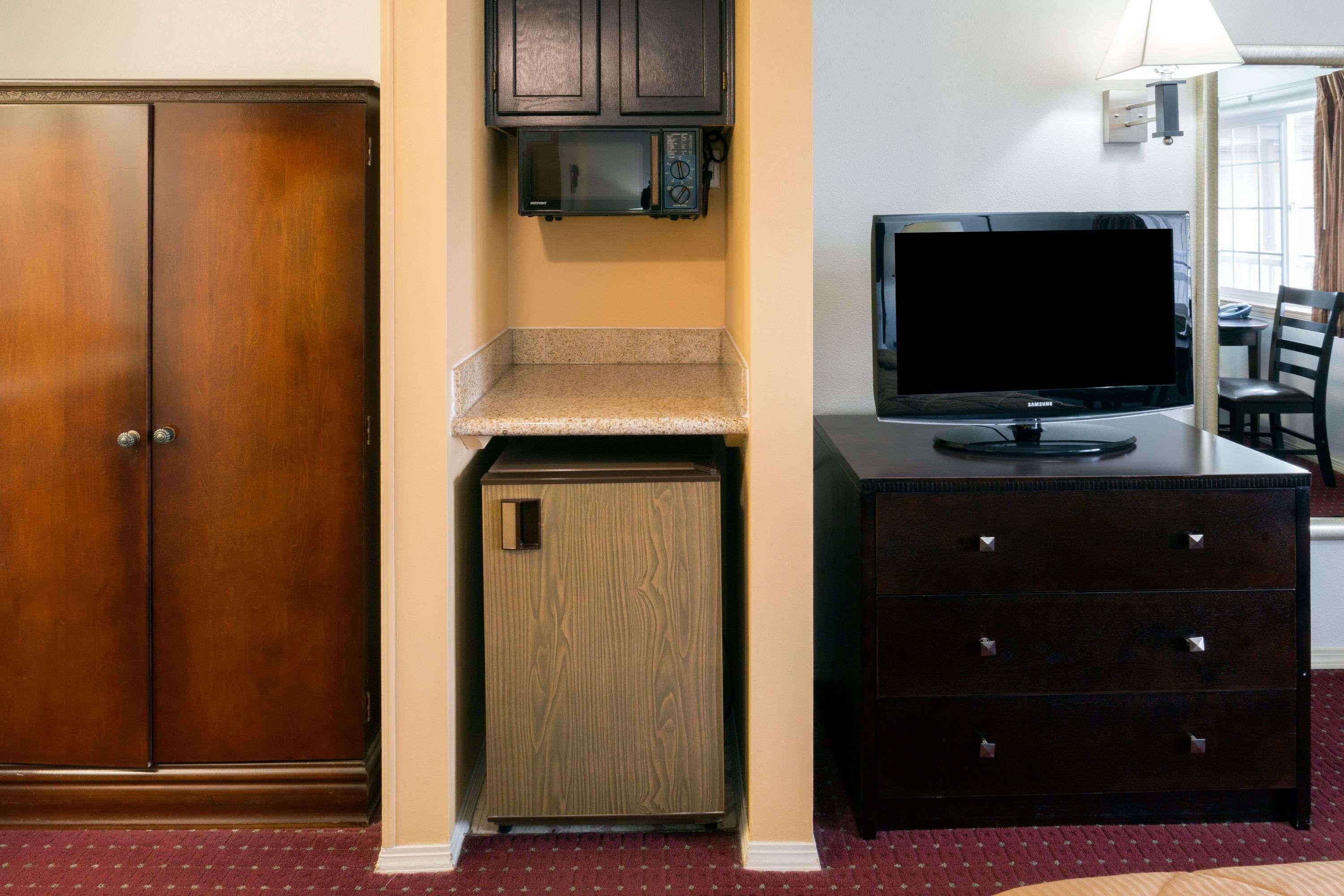 Days Inn By Wyndham Newport Or Bagian luar foto