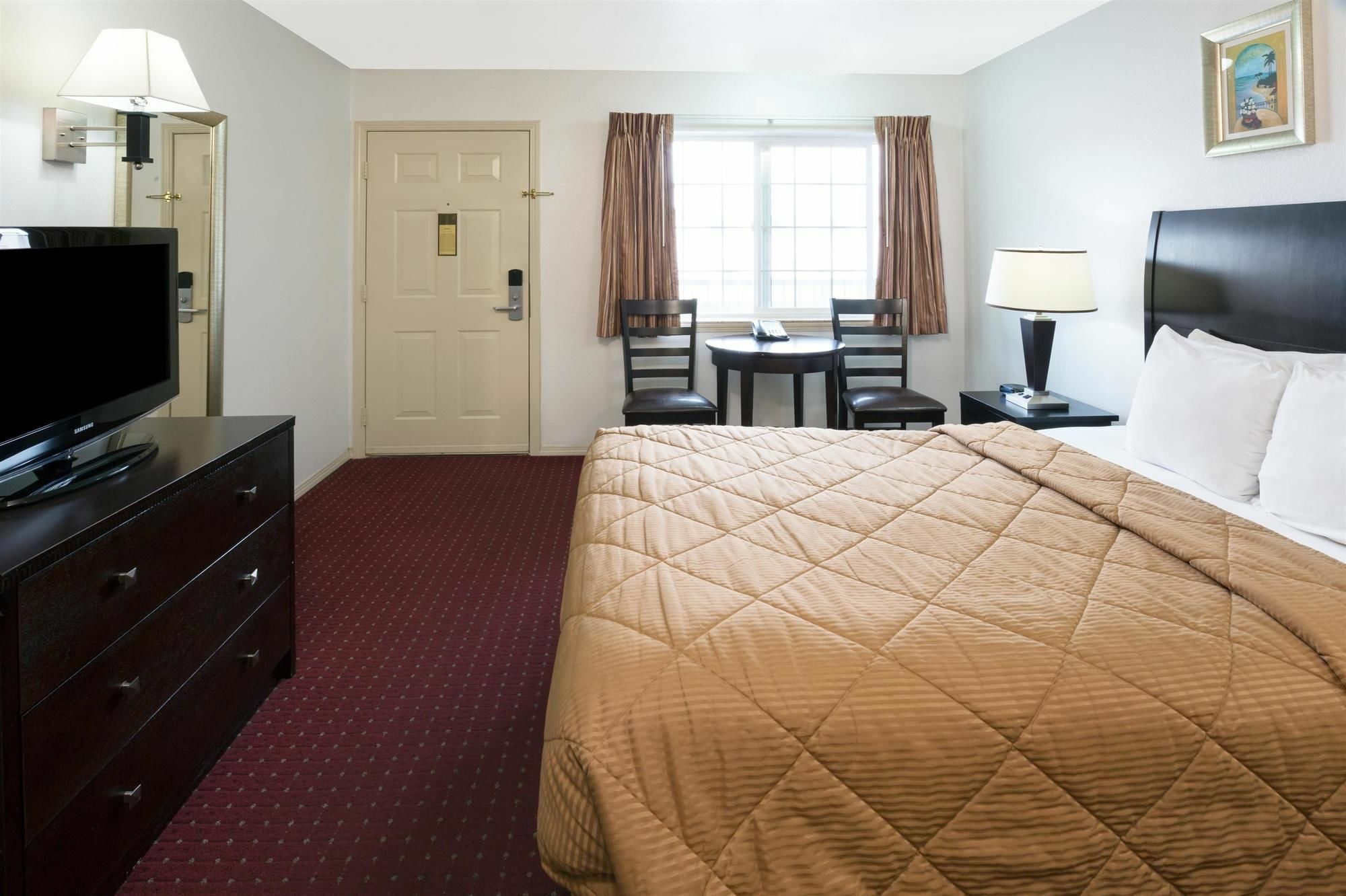 Days Inn By Wyndham Newport Or Bagian luar foto